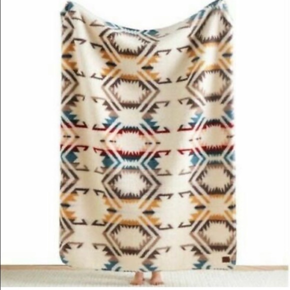 NEW!! Pendleton White Sands Aztec Sherpa throw blanket - Picture 3 of 14